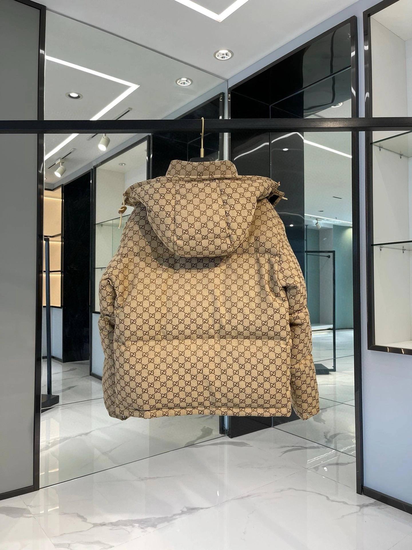 wg.luxury --6u33i Logo Down jacket item:E-F058I0299H